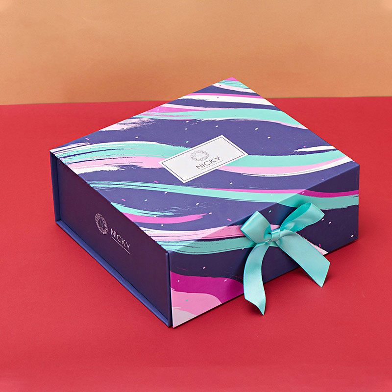 folding gift box photos