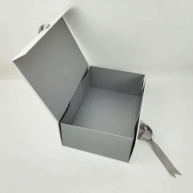 folding cardboard gift boxes photos